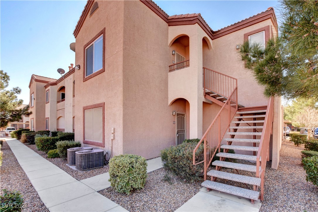 Photo 14 of 17, 9580 W Reno Avenue #238