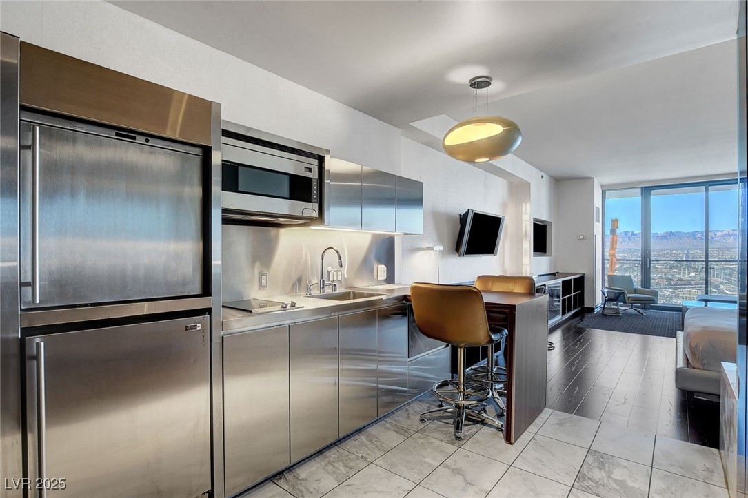 Photo 15 of 29, 4381 W Flamingo Road #3309