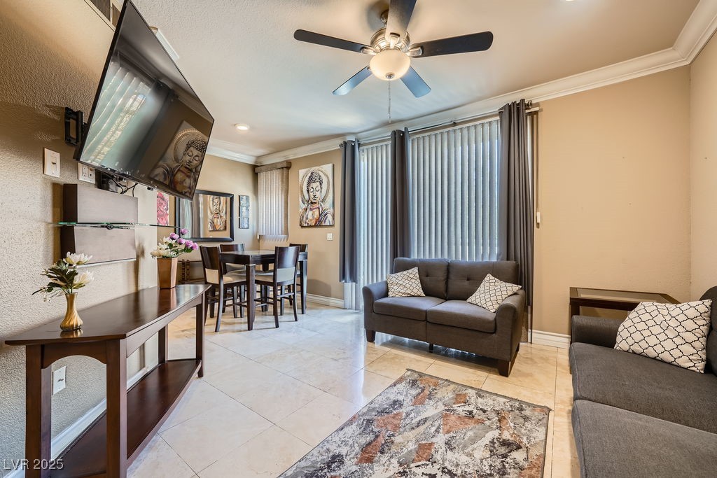Photo 9 of 29, 220 E Flamingo Road #402