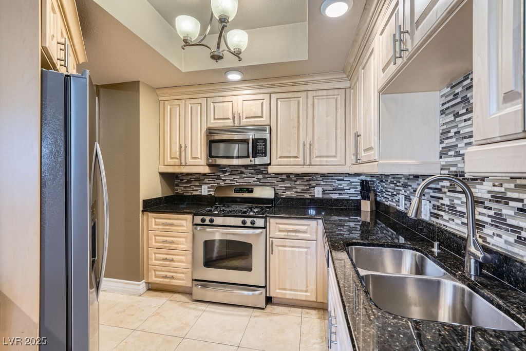 Photo 11 of 29, 220 E Flamingo Road #402