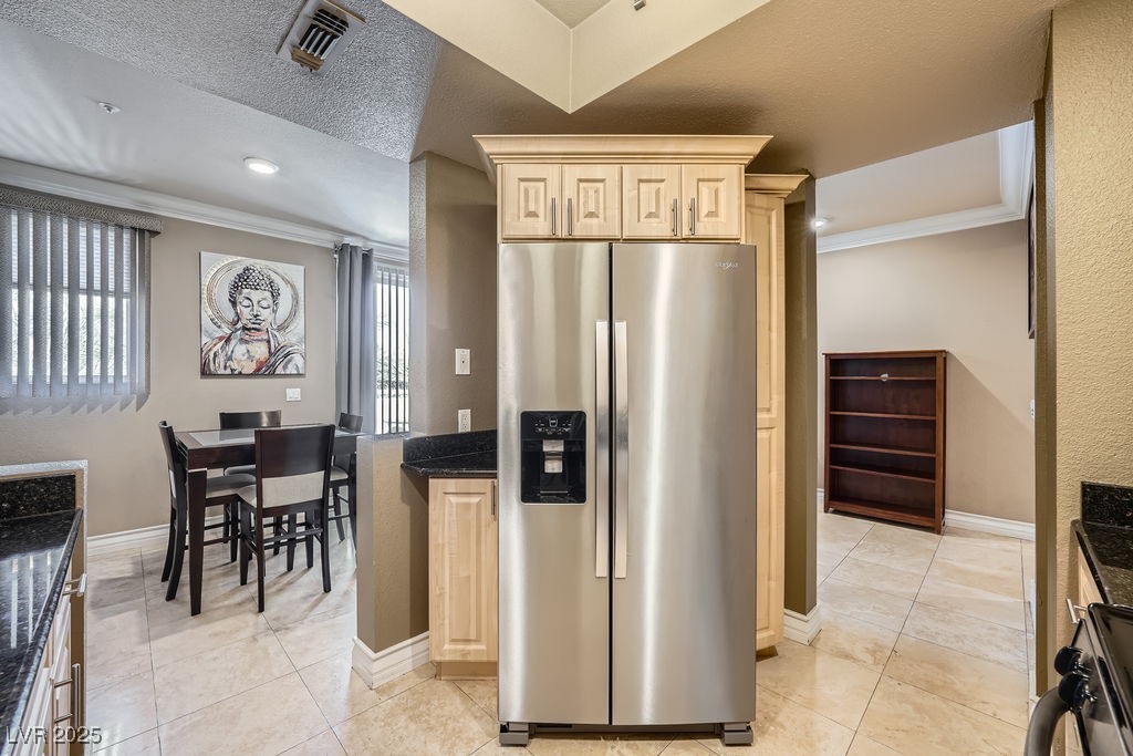 Photo 14 of 29, 220 E Flamingo Road #402