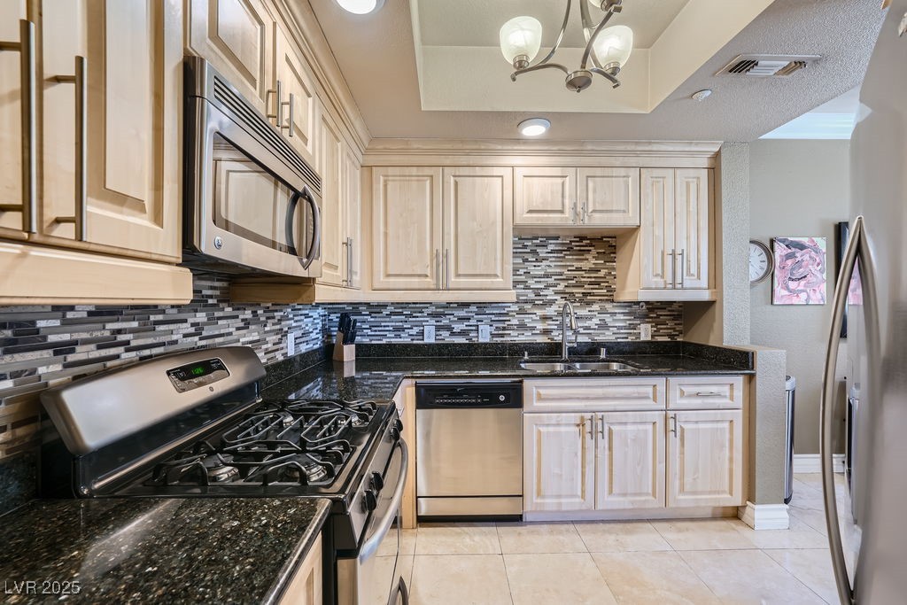 Photo 16 of 29, 220 E Flamingo Road #402