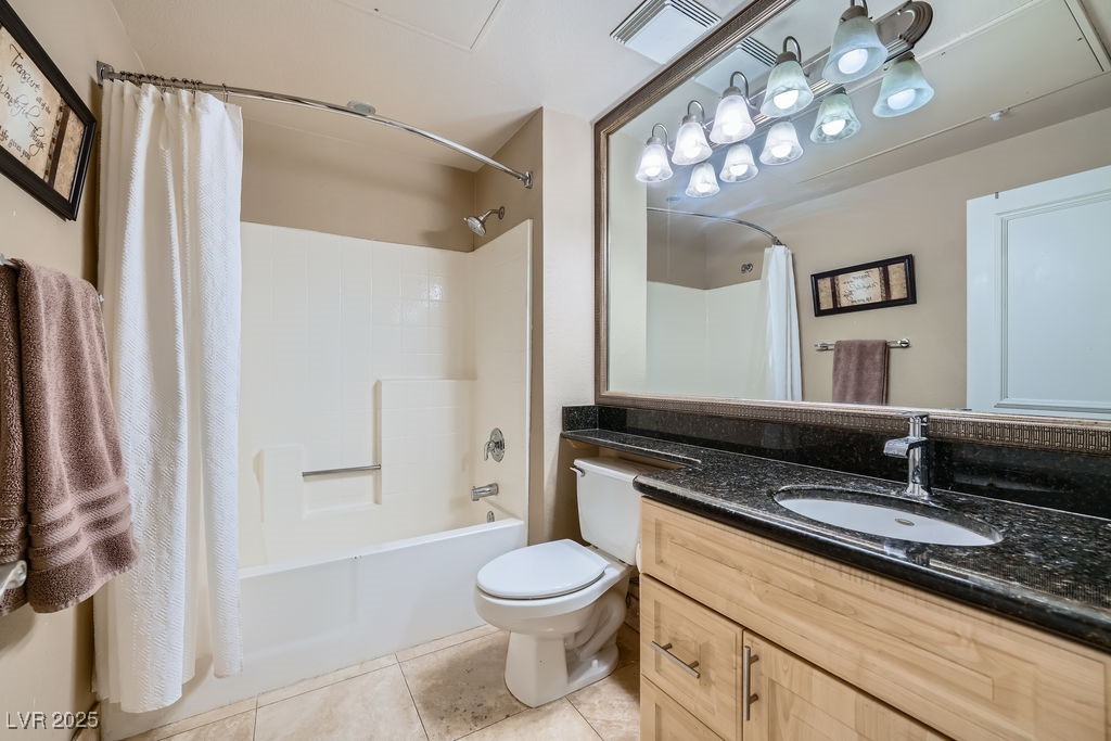 Photo 8 of 29, 220 E Flamingo Road #402