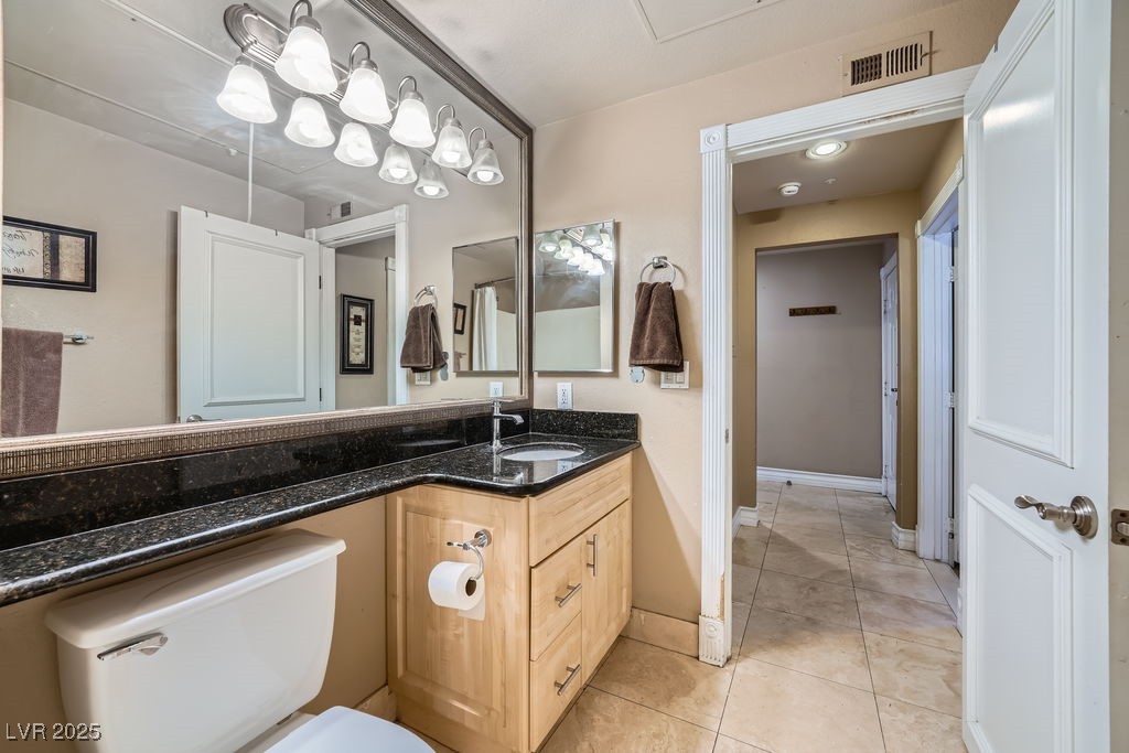 Photo 20 of 29, 220 E Flamingo Road #402