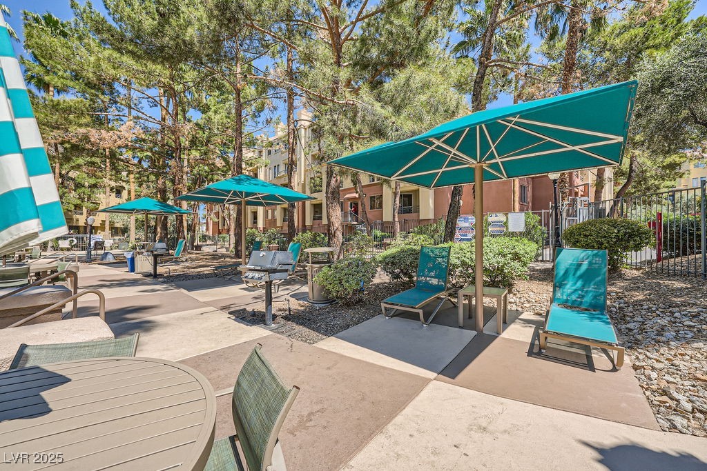 Photo 25 of 29, 220 E Flamingo Road #402