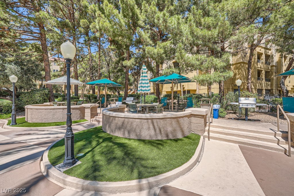 Photo 26 of 29, 220 E Flamingo Road #402