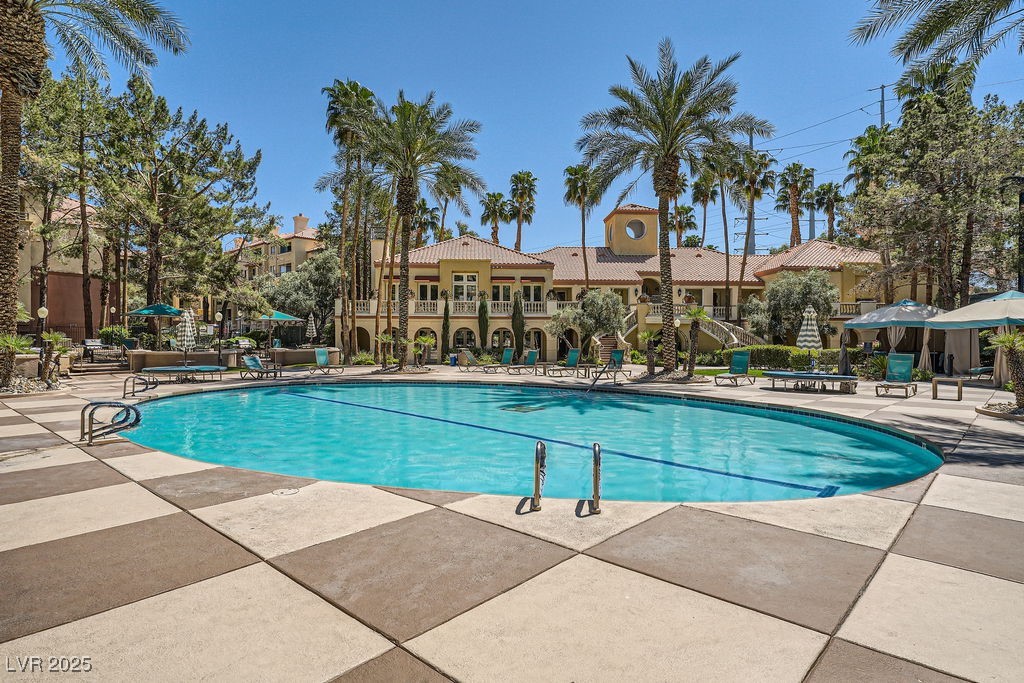 Photo 15 of 29, 220 E Flamingo Road #402