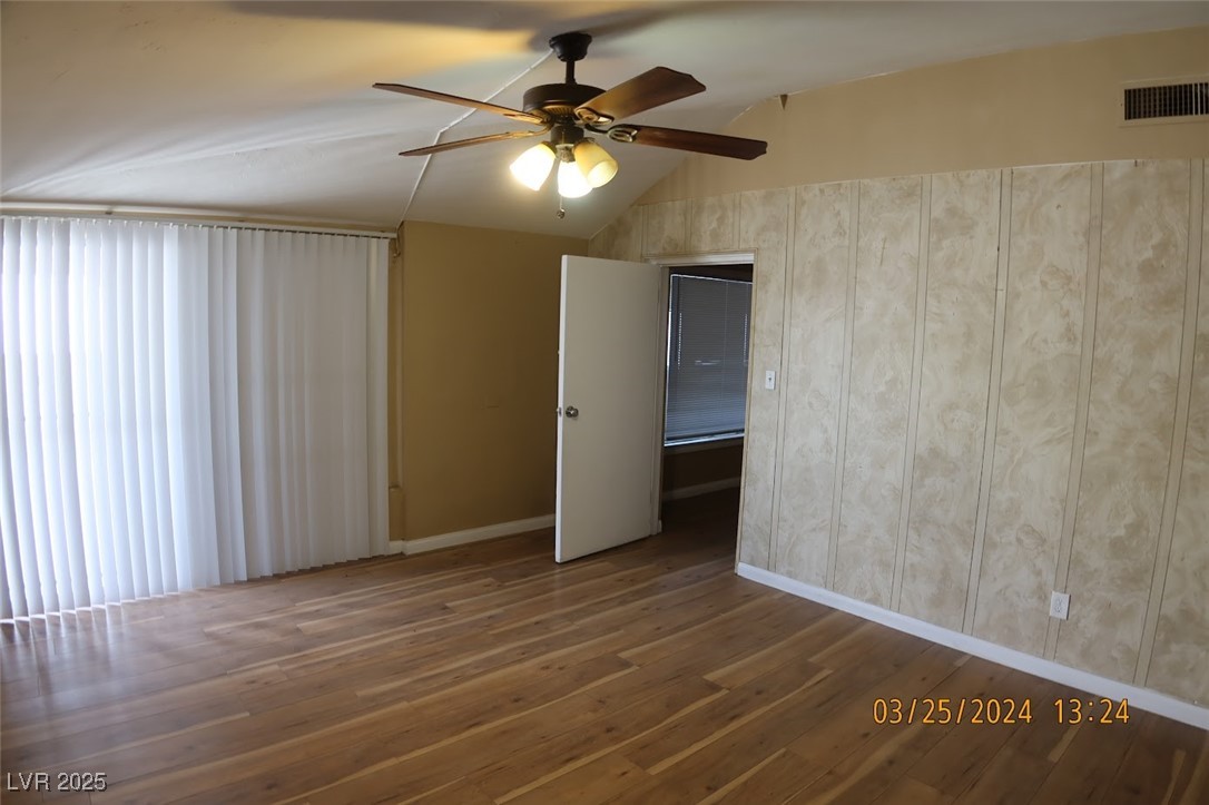 Photo 3 of 10 E Bonanza Road