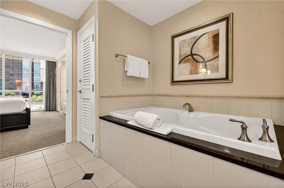 Photo 19 of 34, 125 E Harmon Avenue #321