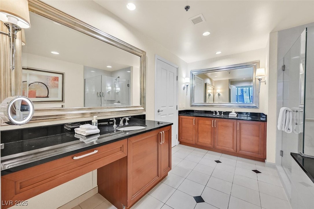 Photo 31 of 42, 135 E Harmon Avenue #1401
