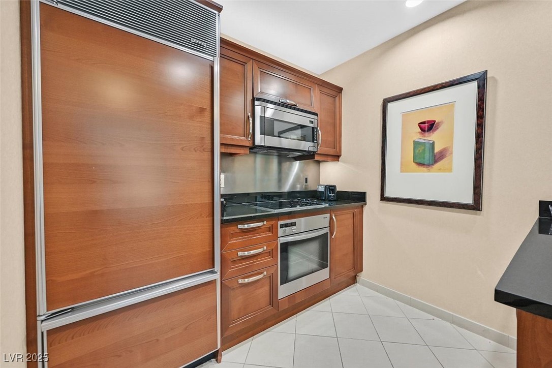 Photo 21 of 42, 135 E Harmon Avenue #1401