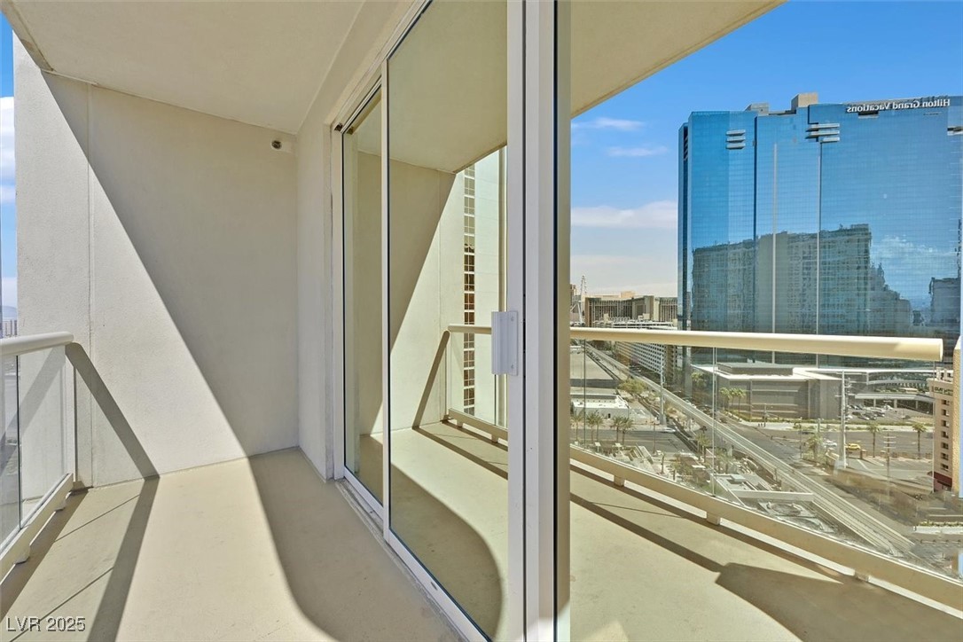Photo 26 of 42, 135 E Harmon Avenue #1401