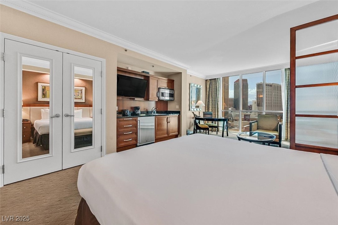 Photo 15 of 25, 135 E Harmon Avenue #1403
