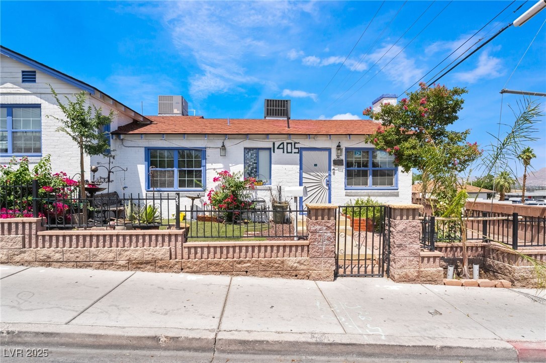 Photo 27 of 49, 300 N 14th Street
