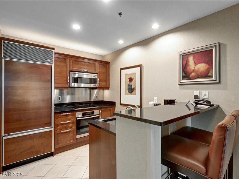 Photo 11 of 55, 125 E Harmon Avenue #220