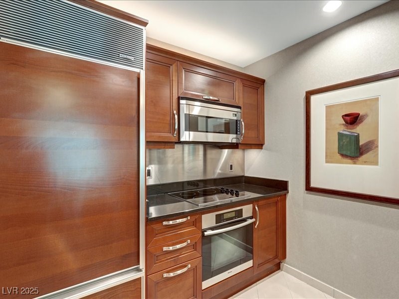 Photo 12 of 55, 125 E Harmon Avenue #220