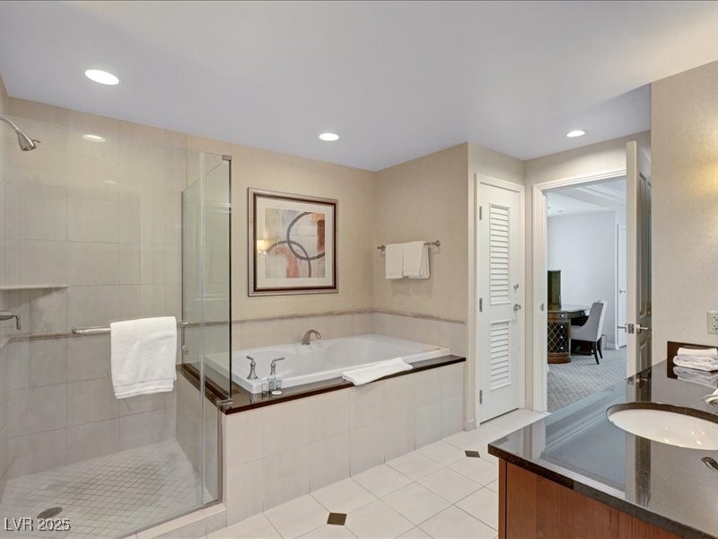 Photo 16 of 55, 125 E Harmon Avenue #220