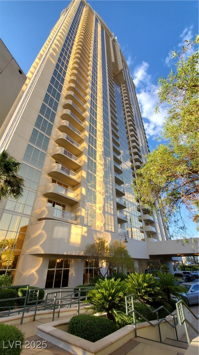 Photo 36 of 55, 125 E Harmon Avenue #220