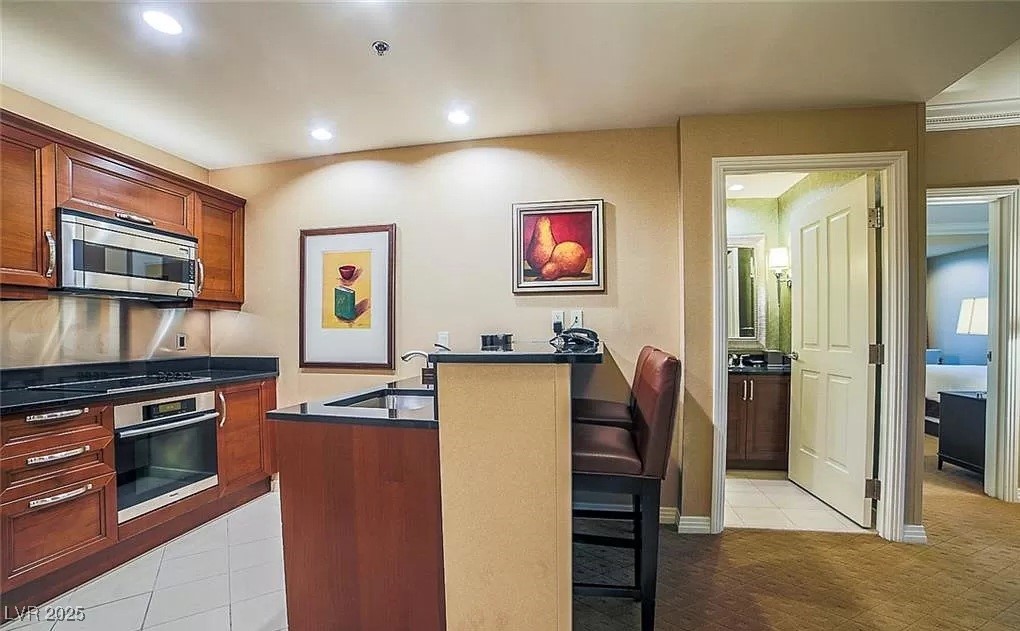 Photo 13 of 55, 125 E Harmon Avenue #220