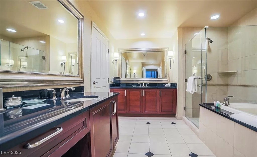 Photo 18 of 55, 125 E Harmon Avenue #220
