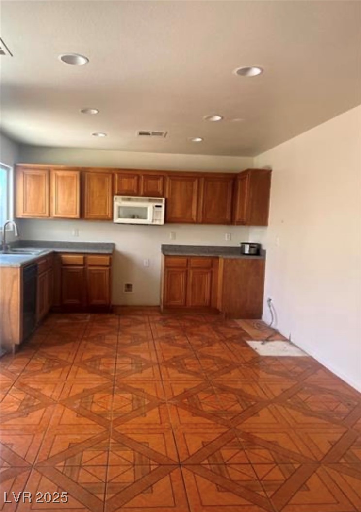 Photo 4 of 5607 W Dewey Drive