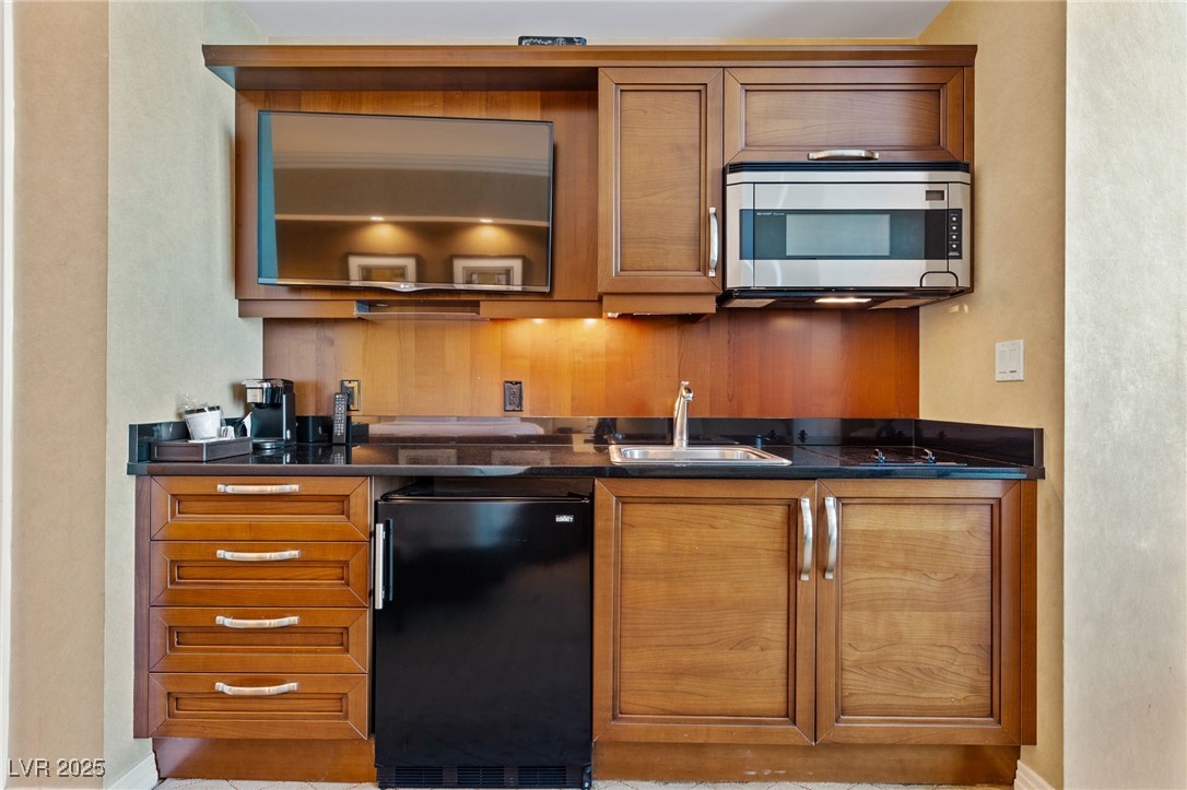 Photo 18 of 20, 145 E Harmon Avenue #2918