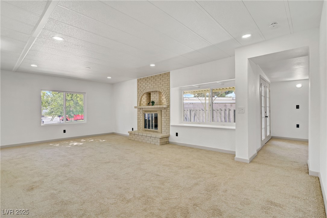 Photo 4 of 153 Sir Thomas Drive