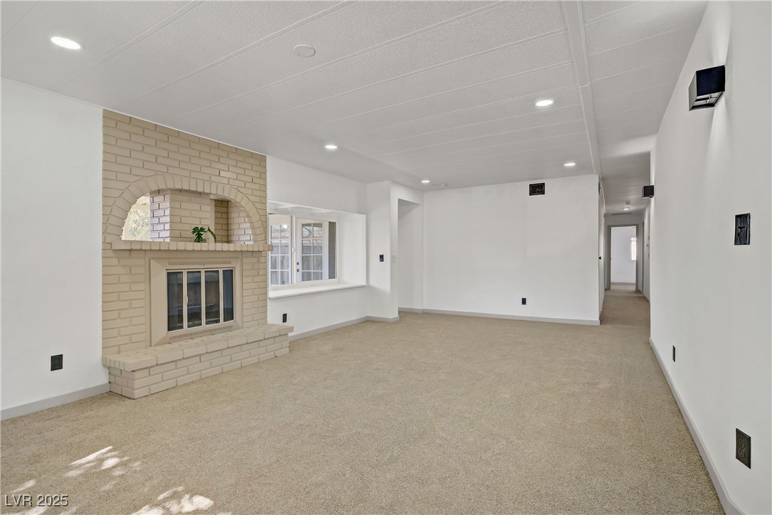 Photo 5 of 153 Sir Thomas Drive