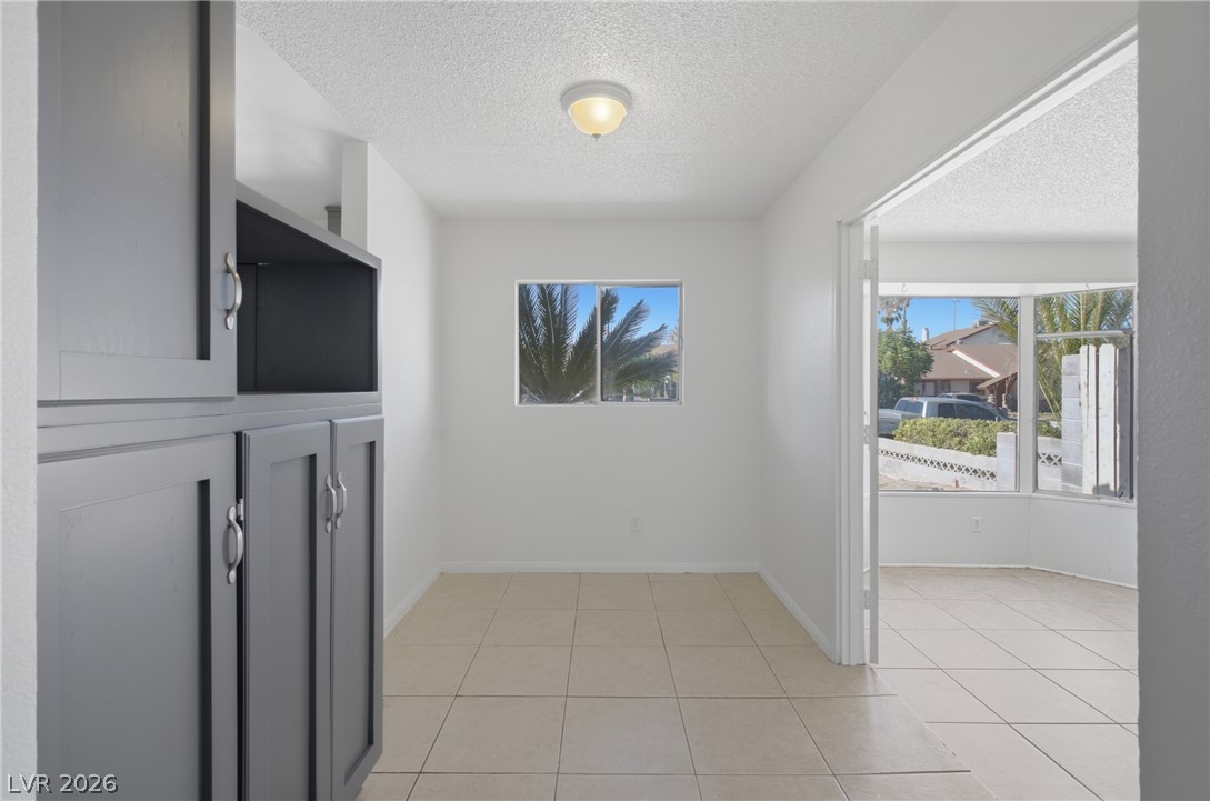 Photo 4 of 4913 Churchill Avenue