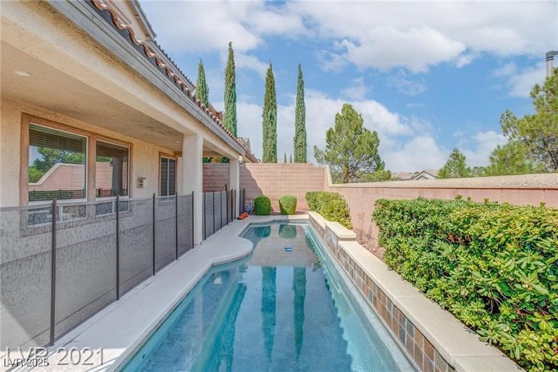 Photo 7 of 39, 612 El Loro Street
