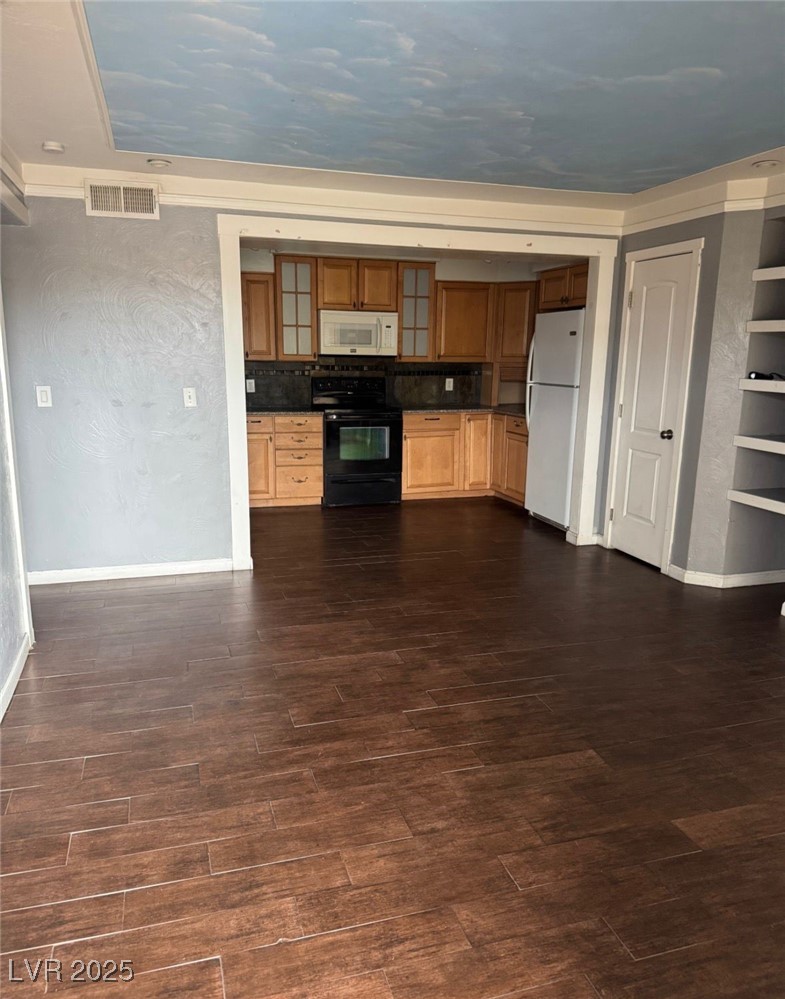 585 S Royal Crest Circle #13, Las Vegas 89169