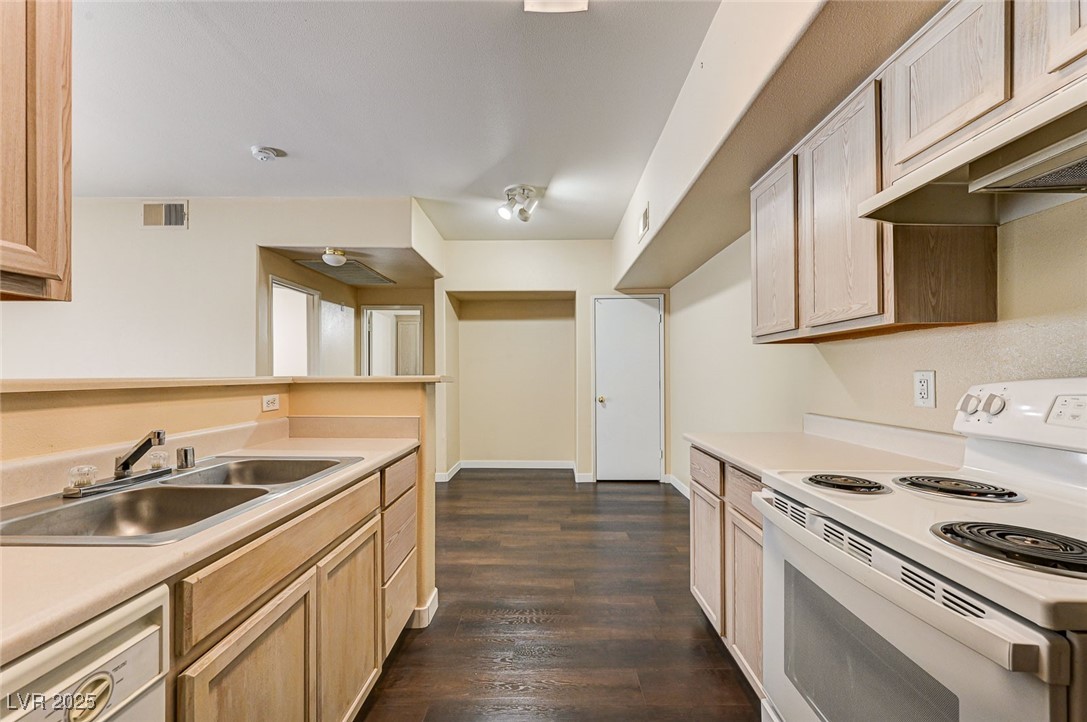 Photo 15 of 34, 2615 W Gary Avenue #2054