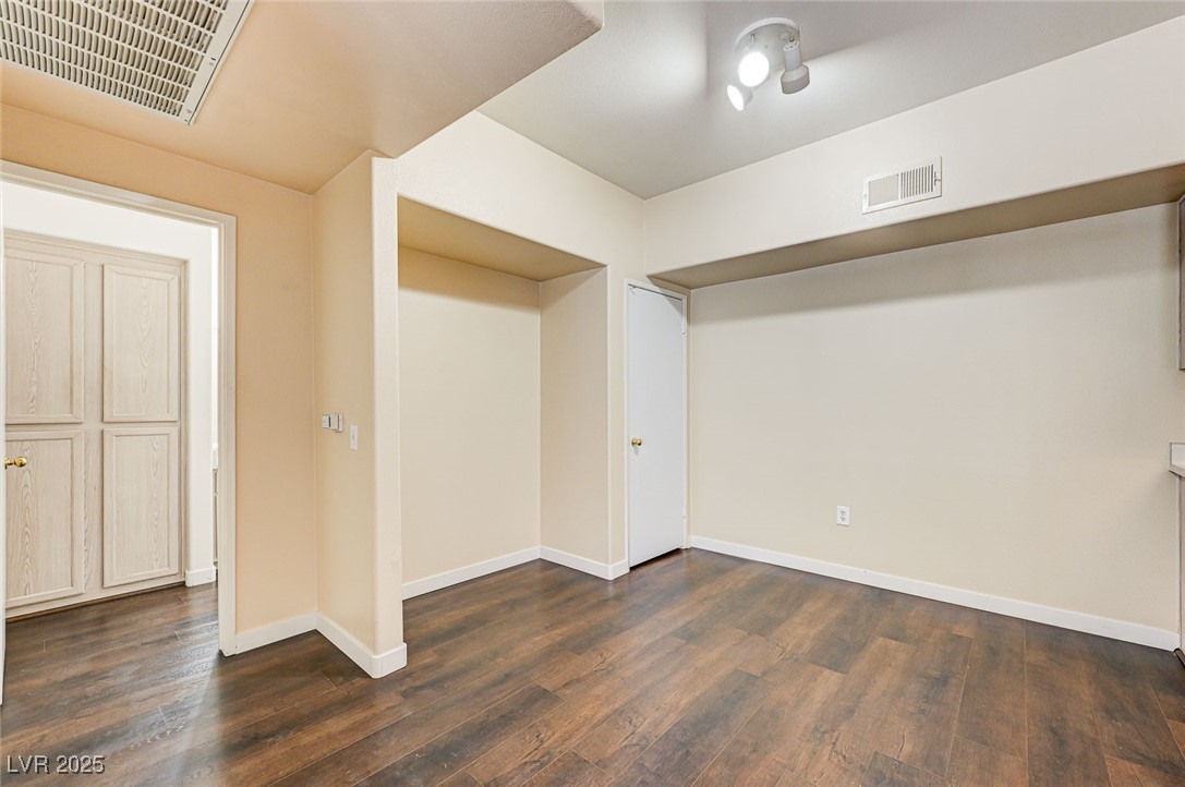 Photo 10 of 34, 2615 W Gary Avenue #2054
