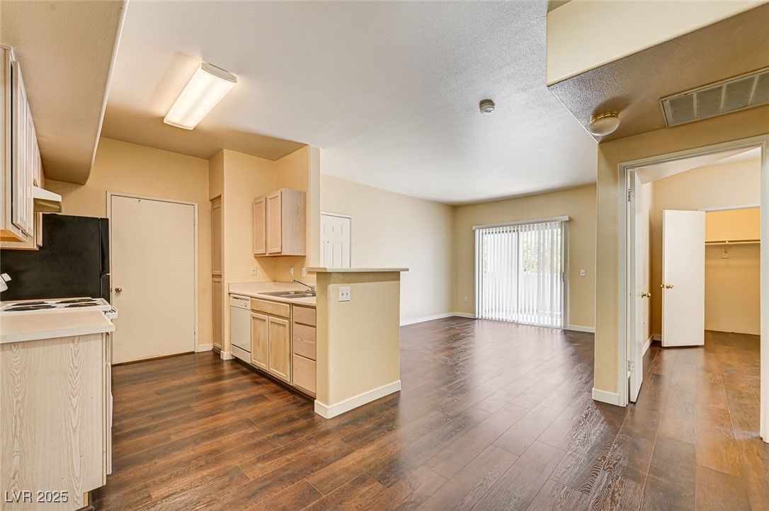 Photo 11 of 34, 2615 W Gary Avenue #2054