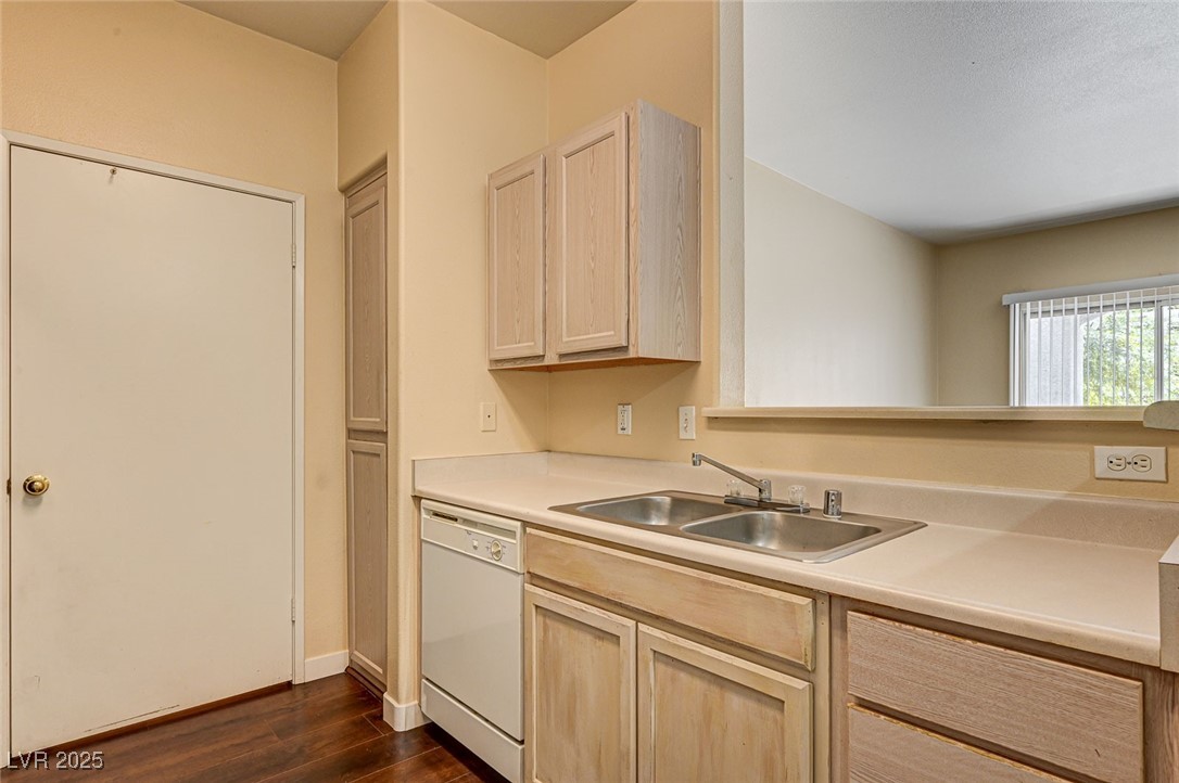 Photo 13 of 34, 2615 W Gary Avenue #2054