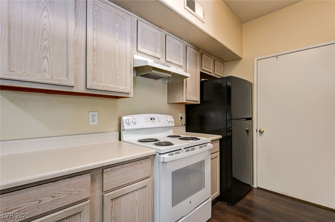 Photo 14 of 34, 2615 W Gary Avenue #2054