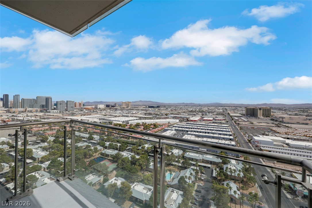 Photo 17 of 35, 4381 W Flamingo Road #2821