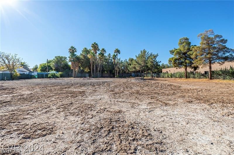 Photo 5 of 3515 E Sunset Road