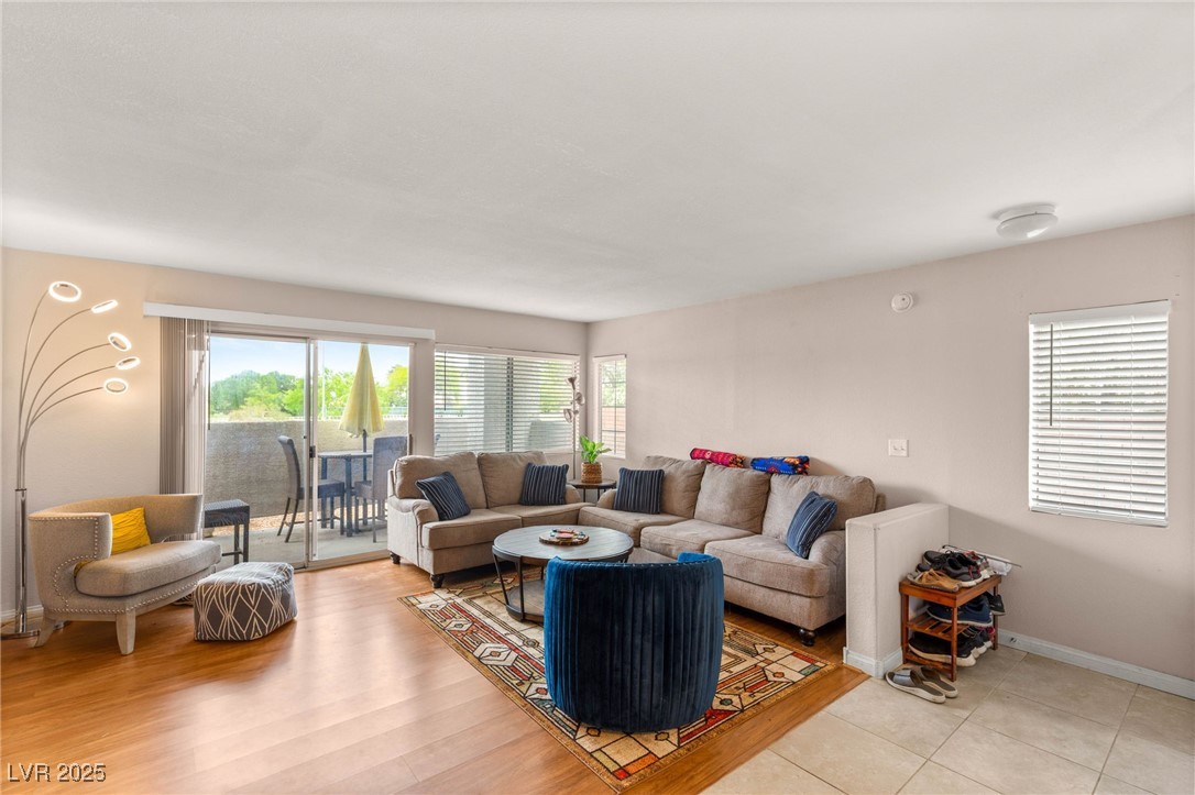 Photo 6 of 40, 3125 N Buffalo Drive #1103