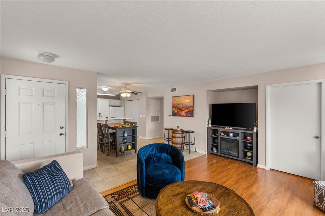 Photo 8 of 40, 3125 N Buffalo Drive #1103
