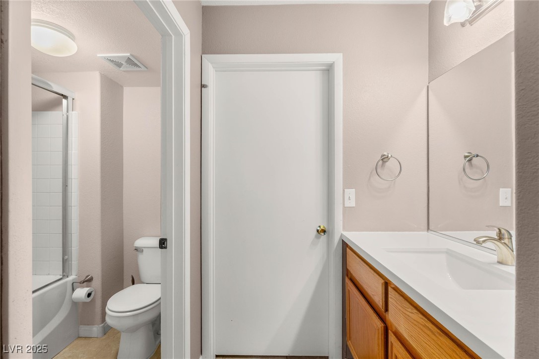 Photo 31 of 40, 3125 N Buffalo Drive #1103