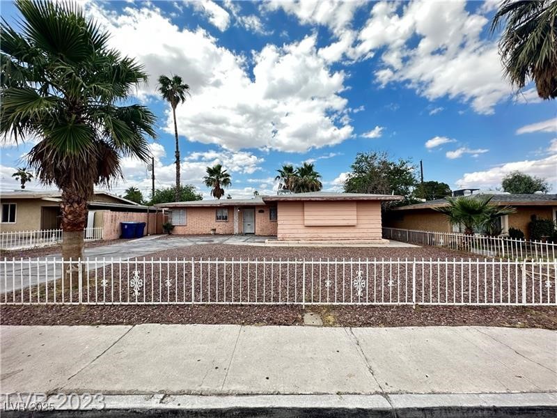 2013 Bracken Avenue, Las Vegas 89104