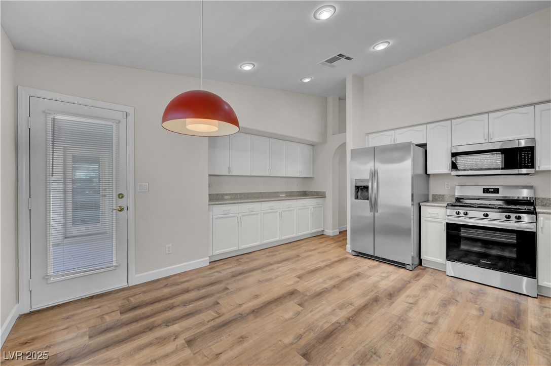 Photo 9 of 28, 1507 Camino Summit Avenue
