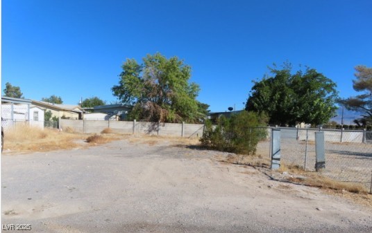 Photo 2 of 30 W Russell Road