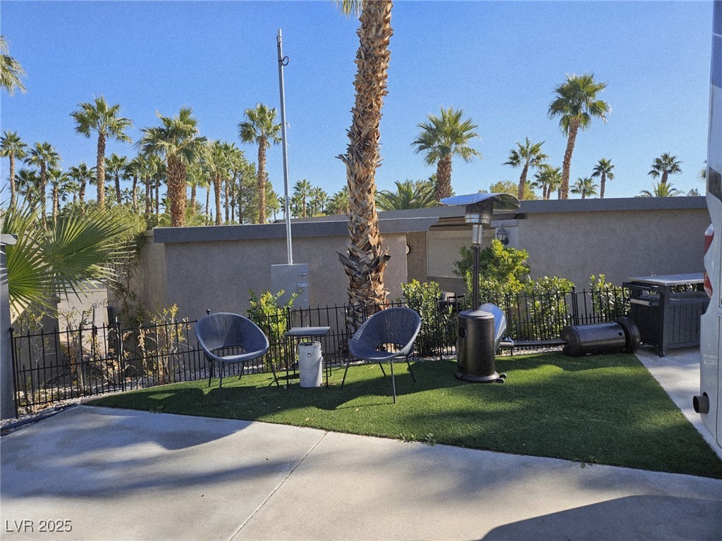 Photo 7 of 23, 8175 Arville Street #384