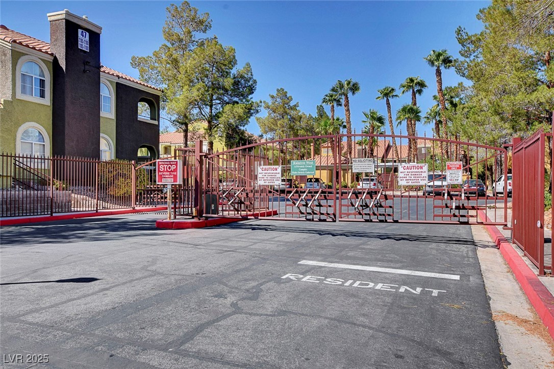 Photo 37 of 42, 7950 W Flamingo Road #1168