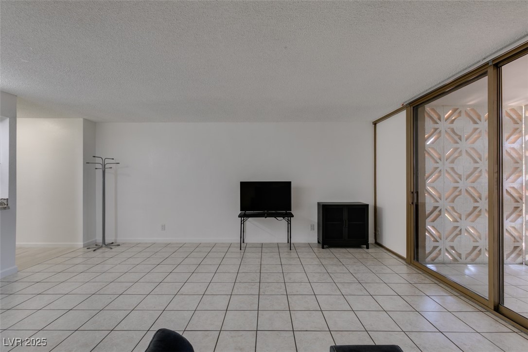 Photo 11 of 36, 205 E Harmon Avenue #112