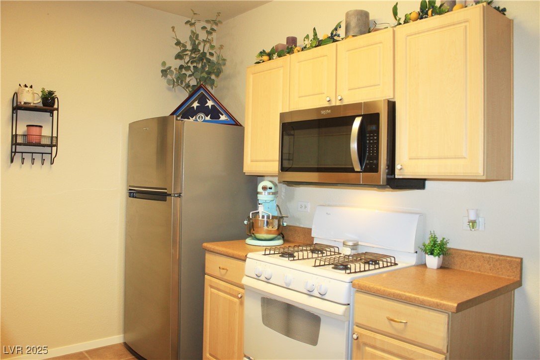 Photo 7 of 15, 8250 N Grand Canyon Drive #2110