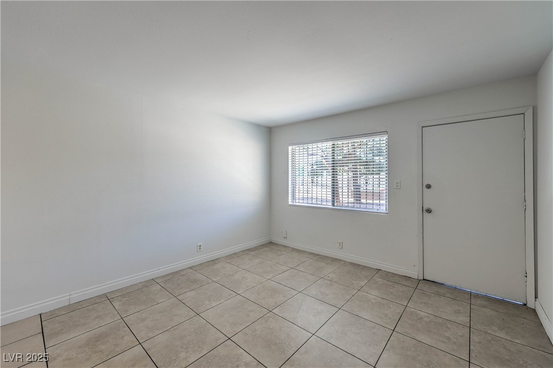 Photo 15 of 34, 3720 Royal Crest Street #4 & 5