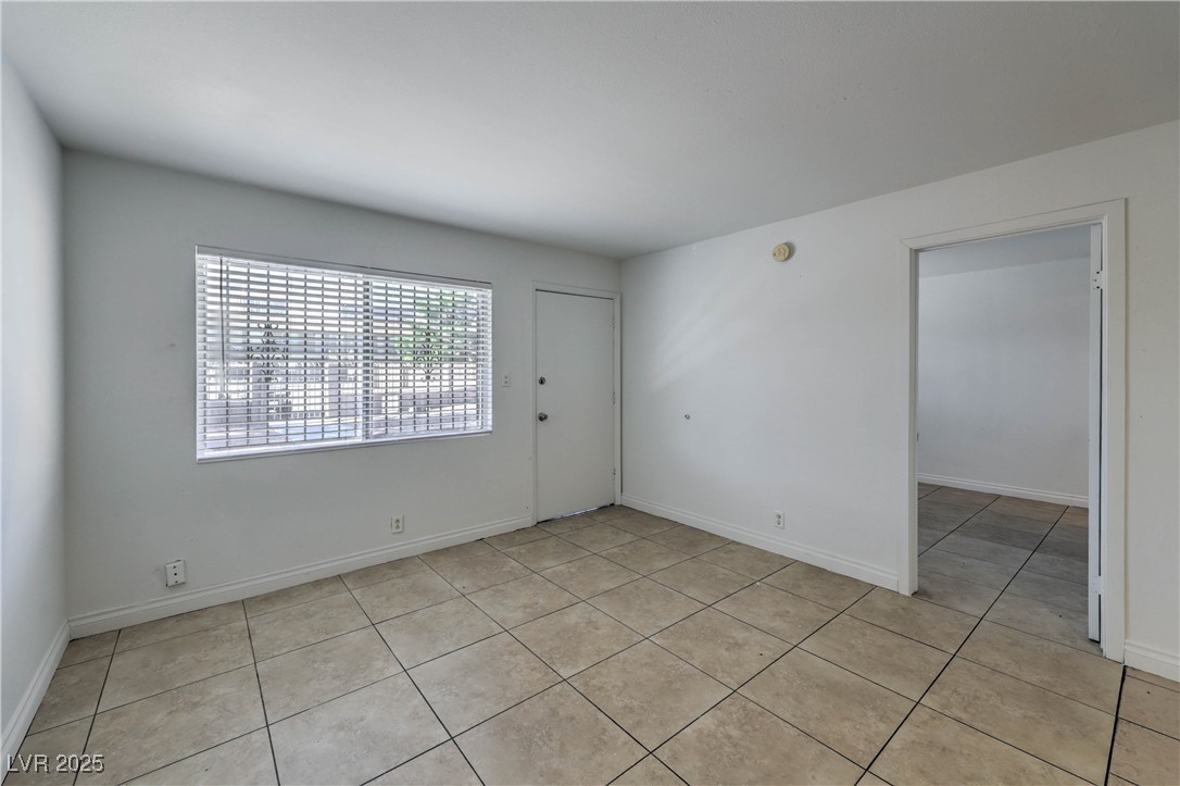 Photo 16 of 34, 3720 Royal Crest Street #4 & 5